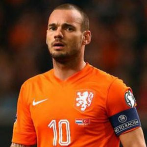 Sneijder iki kritik maçta yok !