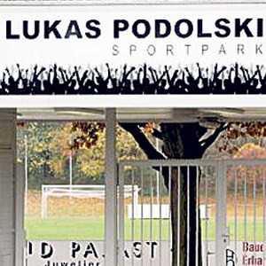 Lukas Podolski küme düştü !
