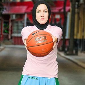 FIBA'ya başörtüsünü kabul ettirdi