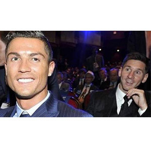 Ronaldo, Messi ile selfie çektirdi