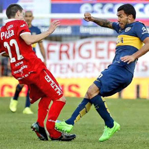 Tevez rakibinin ayağını kırdı