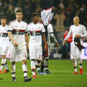 Lider Bayern ilk kez takıldı