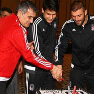 Beşiktaş'ta Necip Uysal'ın doğum günü kutlandı