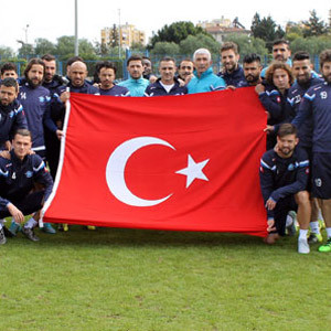 Türk bayrağıyla çıktılar
