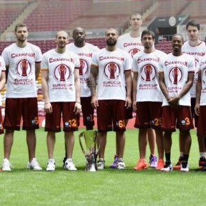 Galatasaray'dan Fenerbahçe'ye tişörtlü gönderme
