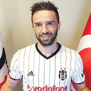 Beşiktaş, savunmasına istikrarı getirdi