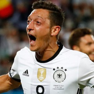 Almanların gözdesi Mesut Özil !