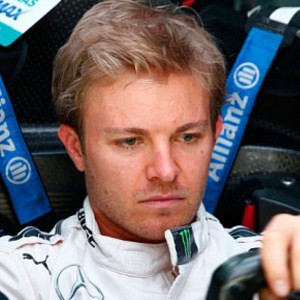 Rosberg, Mercedes ile devam edecek