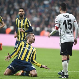 Persie’den olay gol sevinci