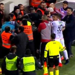 Gaziantepspor - Adanaspor maçında saha karıştı