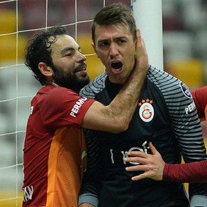 Galatasaray taraftarı kaptan olarak Muslera'yı istiyor !