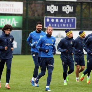 Fenerbahçeli futbolcular Advocaat'a isyan etti
