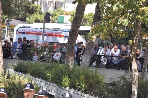 İntihar için minareye çıktı !