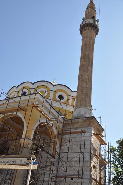 İntihar için minareye çıktı !