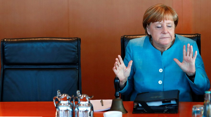 Türkiye'ye tehditler savuran Merkel bir anda döndü !