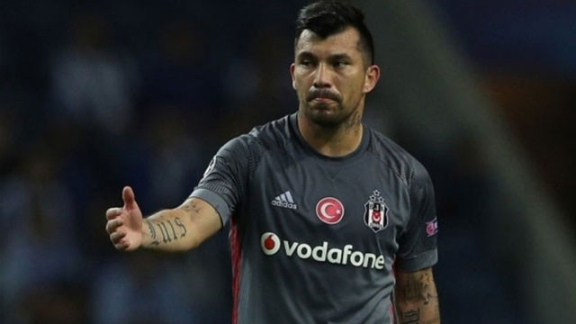 Olay yorum: ''Medel, Beşiktaş'ta oynayamaz''