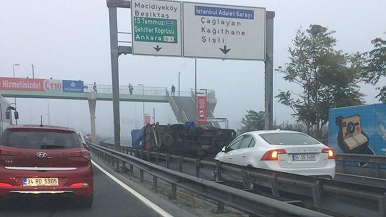 İstanbul'da çevreyolunda büyük kaza trafik kilit