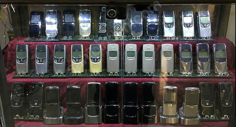 Cep telefonu koleksiyoncusuna servet teklif ettiler