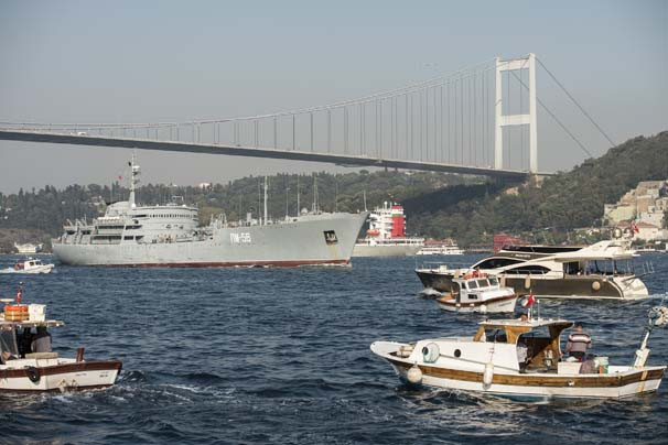 Rus gemisi İstanbul Boğazı'ndan geçti - Resim: 3