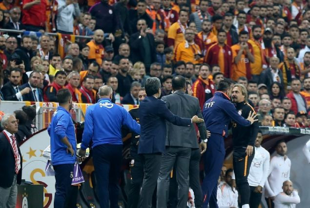 Aykut Kocaman - Tudor kapışması !