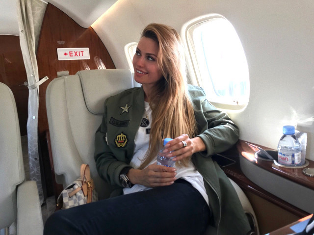 Burak Özçivit, peşini bırakmayan Rus güzeli engelledi