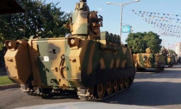 Sokakta tankları görenler şaşırdı !