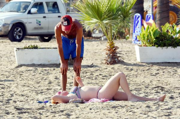 Bodrum plajında turistlere ''masör'' tacizi !