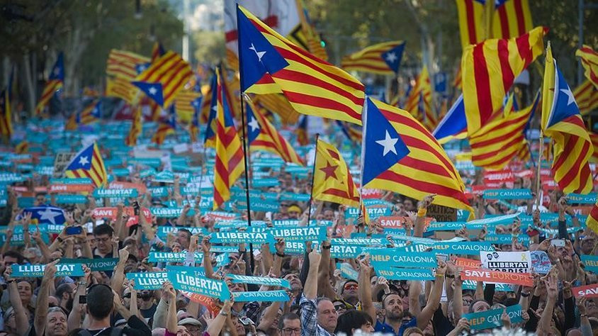 Katalonya parlamentosu tek taraflı bağımsızlık ilan etti