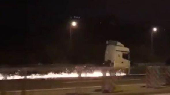 TEM'de TIR dehşeti; korku açan TIR'a polis ateş açtı