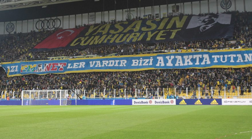Fenerbahçe taraftarından Galatasaray’a olay gönderme !