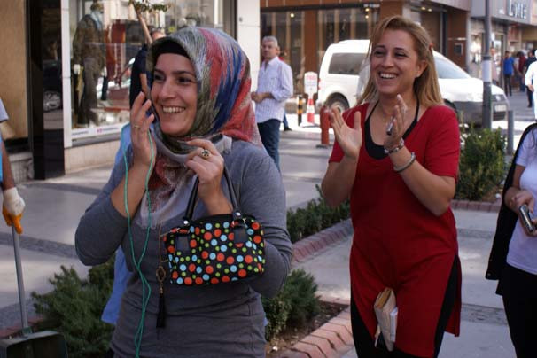 Röportaj verdiğini sanan kadına sürpriz - Resim: 2