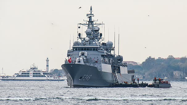 Amiral gemi Dolmabahçe'de