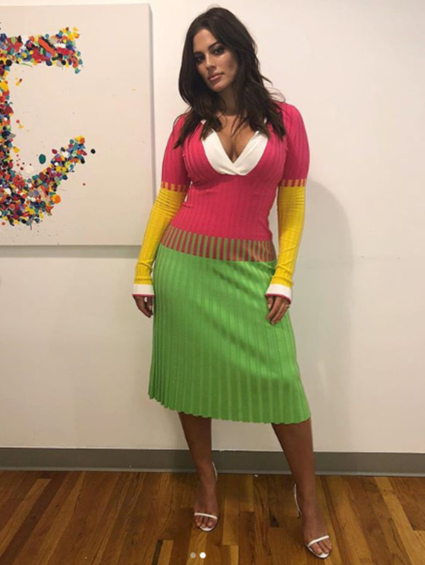 Ashley Graham sosyal medyayı yine salladı