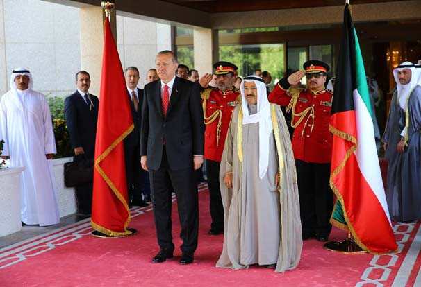 Erdoğan Kuveyt Emiri tarafından resmi törenle karşılandı