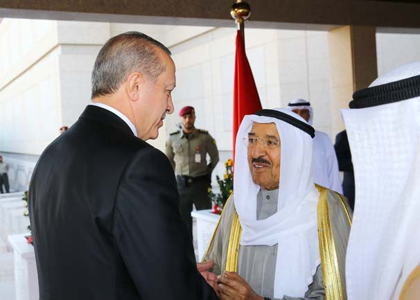 Erdoğan Kuveyt Emiri tarafından resmi törenle karşılandı