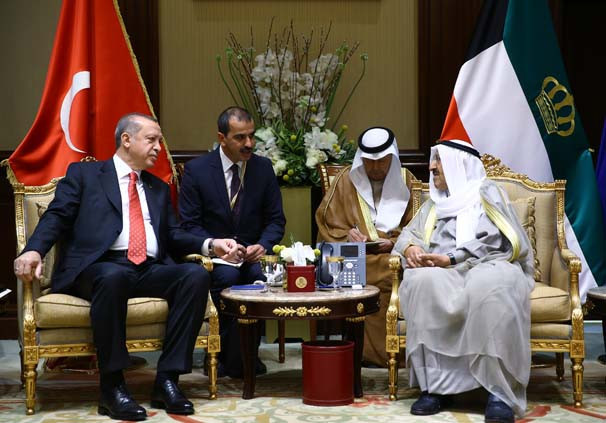 Erdoğan Kuveyt Emiri tarafından resmi törenle karşılandı