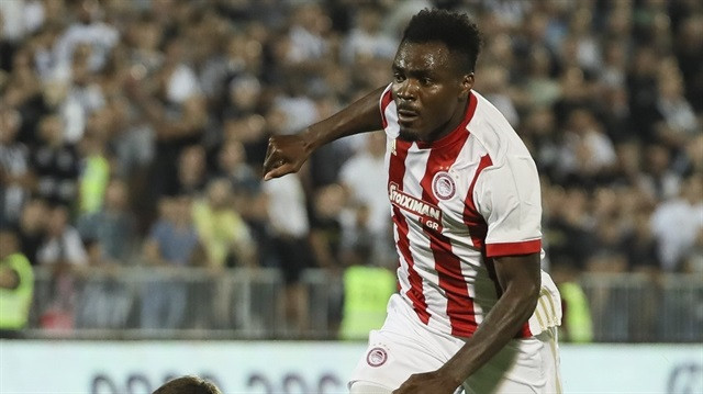 Emenike'ye şok: ''Uçak biletini ben alırım''