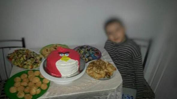 Oğlunun doğum gününde dehşet saçtı !
