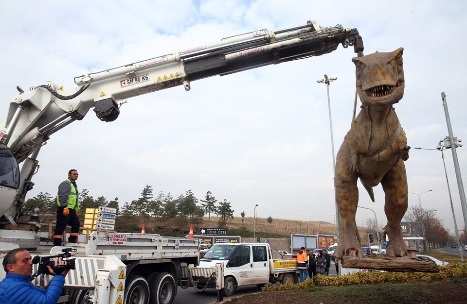Ankara'daki dinozor maketi kaldırıldı