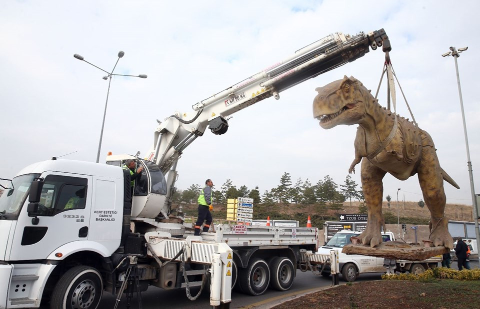 Ankara'daki dinozor maketi kaldırıldı