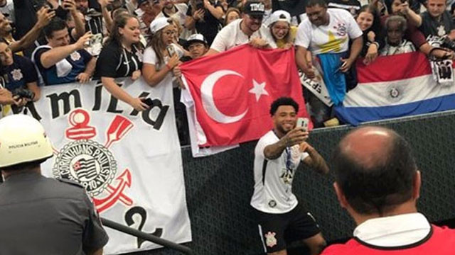 Türk bayraklı şampiyonluk kutlaması !