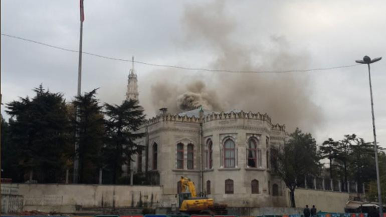 İstanbul Üniversitesi'nde yangın ! Sebebi şoke etti