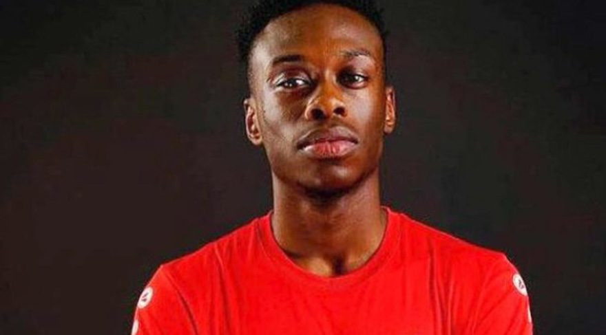 17 yaşındaki futbolcunun kalbi durdu
