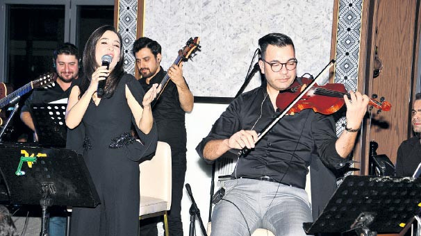 İpek Açar nişanlandı - Resim: 1