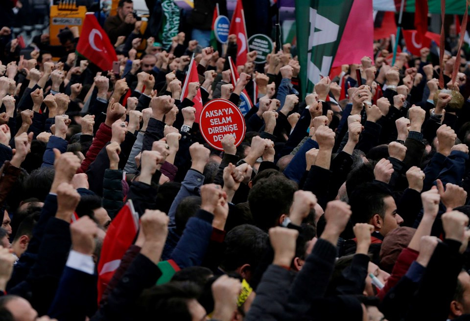 Ankara'da binlerce vatandaş sokaklara döküldü