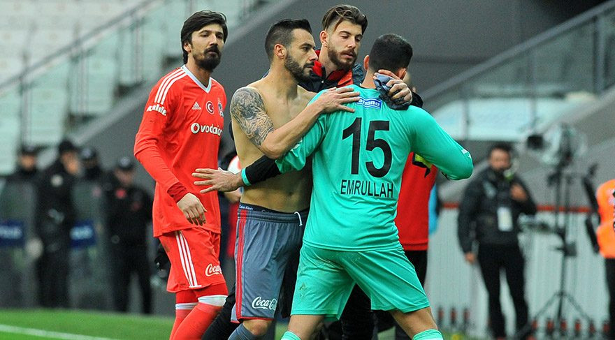 Beşiktaş'tan 9 gol yiyen kaleciden flaş karar !