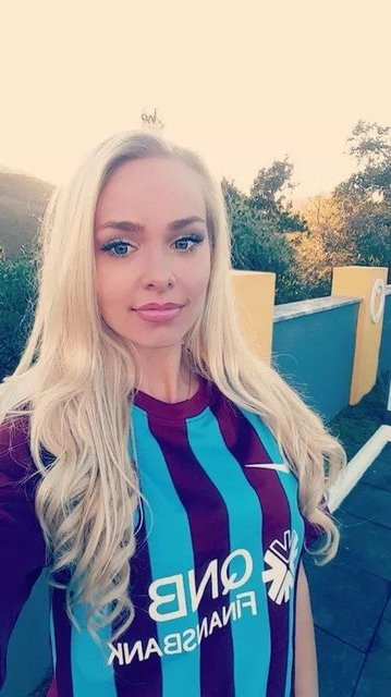 İki ünlü model Trabzonspor formasıyla !