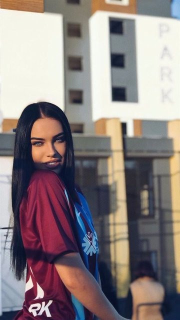 İki ünlü model Trabzonspor formasıyla !