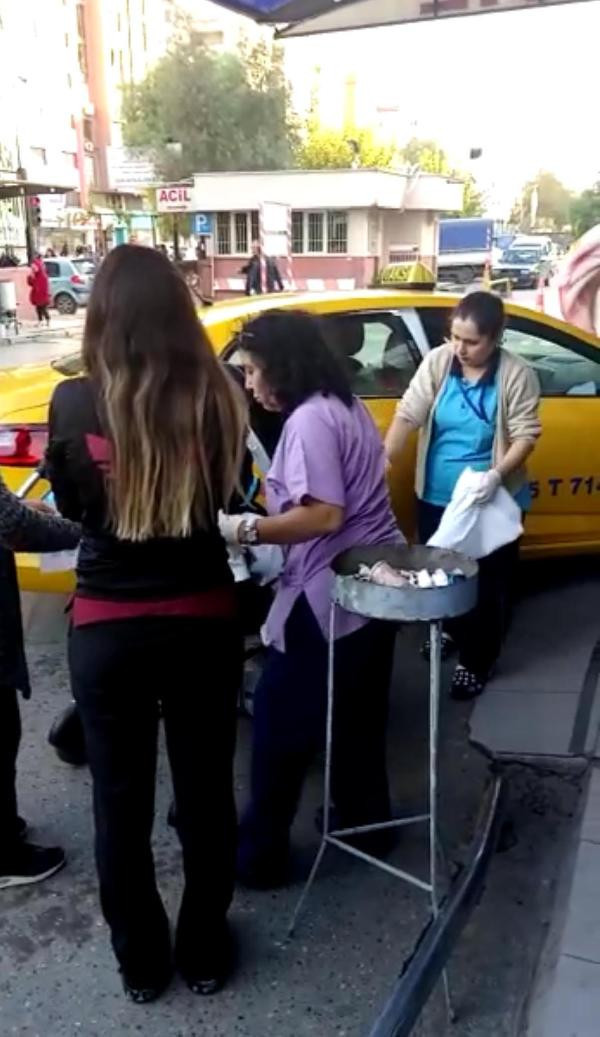 İzmir'de şaşırtan olay ! Peş peşe takside doğum yaptılar