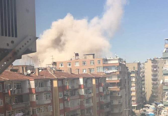 Diyarbakır'da şiddetli patlama; ölü ve yaralılar var 